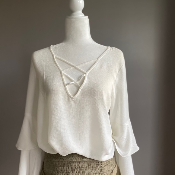 🔹New🔹Cross Front Top - Picture 2 of 7